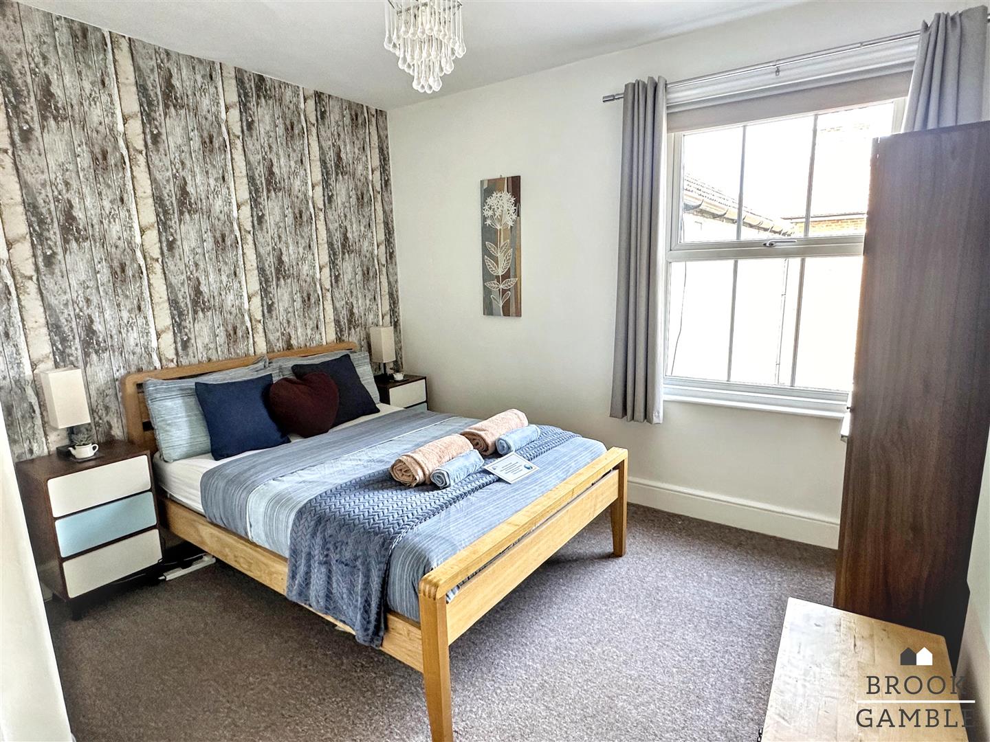 2 Bedroom Flat. Beach Road in Eastbourne,  9